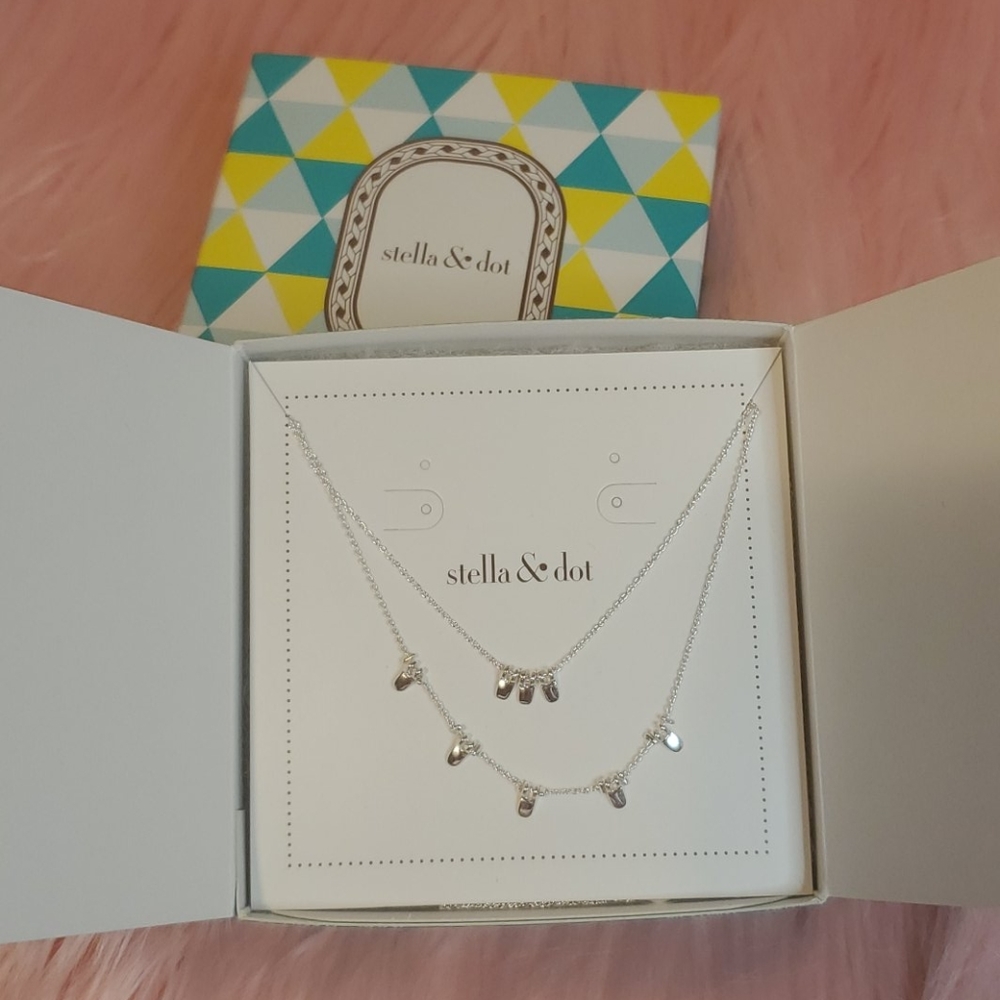 Stella and Dot Delicate Petal necklace